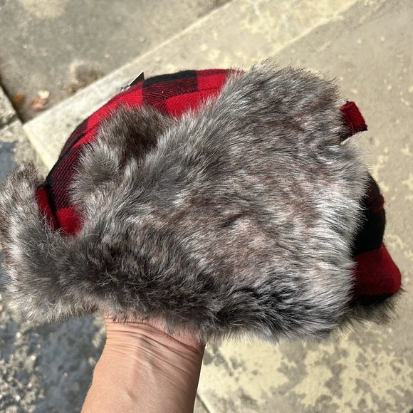 2 brand new winter hats - Picture 4 of 16